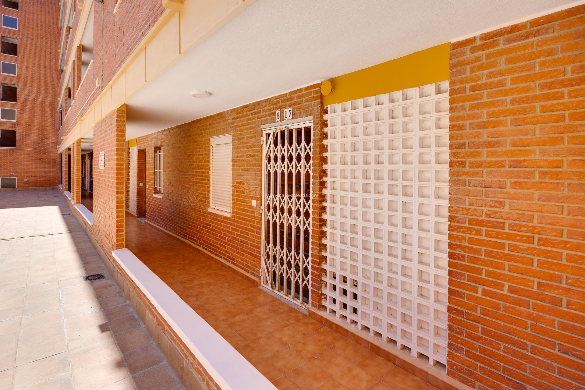 Herverkoop - Appartement / flat - Torrevieja - Playa De Los Naufragos