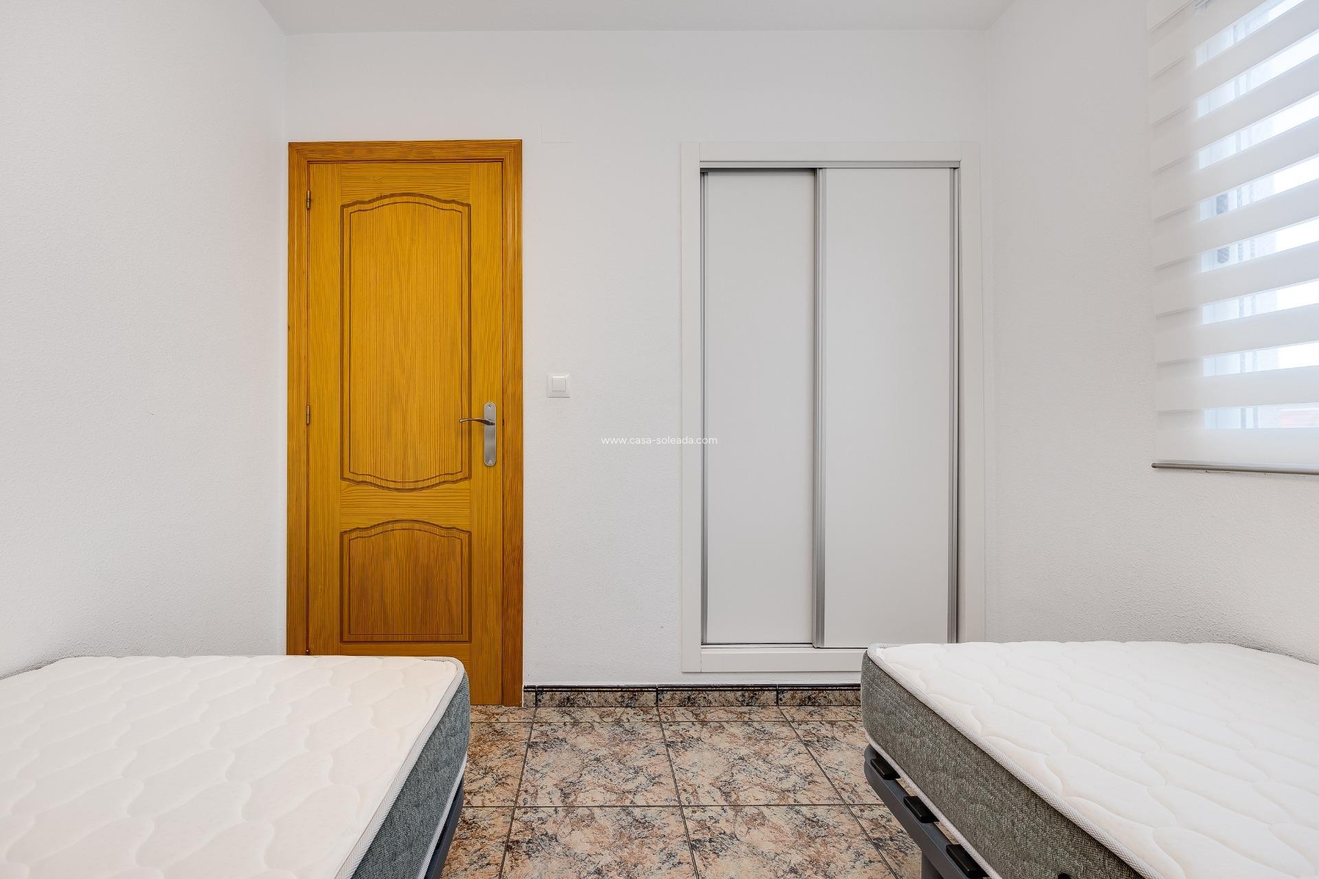 Herverkoop - Appartement / flat - Torrevieja - Playa De Los Naufragos