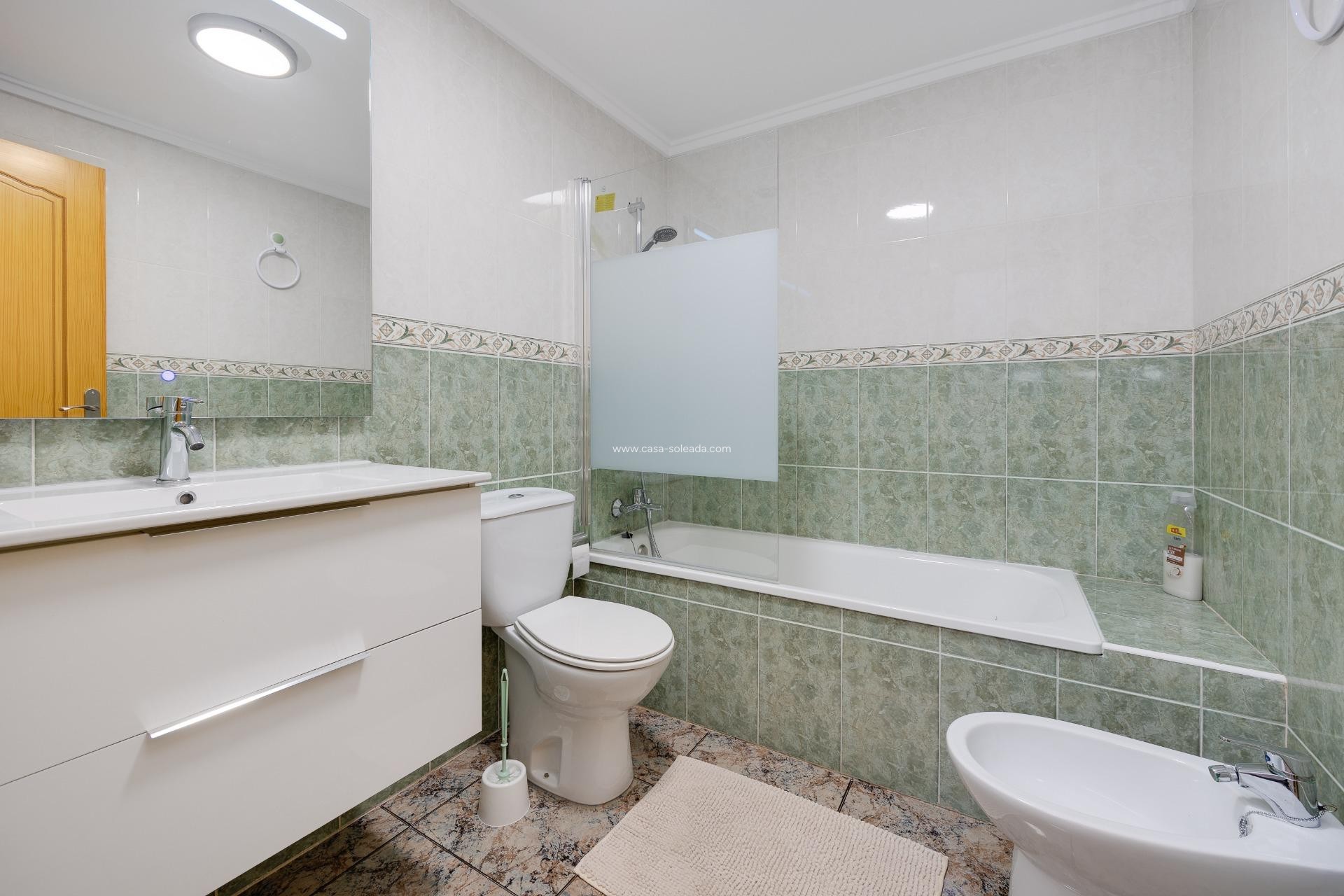 Herverkoop - Appartement / flat - Torrevieja - Playa De Los Naufragos