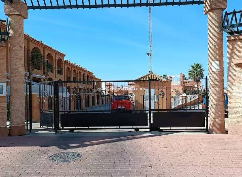 Herverkoop - Herenhuis - Torrevieja - Aguas nuevas