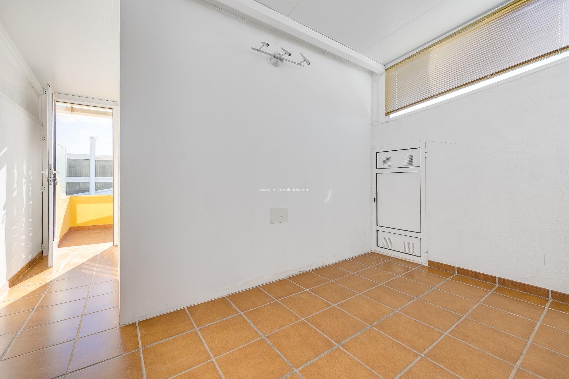 Herverkoop - Herenhuis - Torrevieja - Aguas nuevas