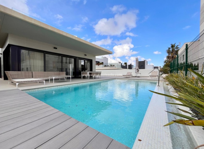 Herverkoop - Villa - Dehesa De Campoamor