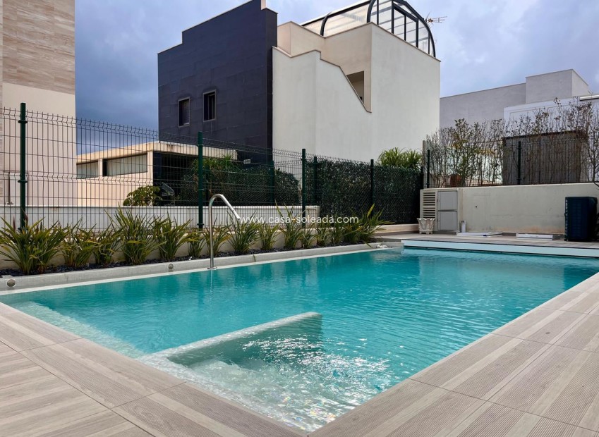 Herverkoop - Villa - Dehesa De Campoamor