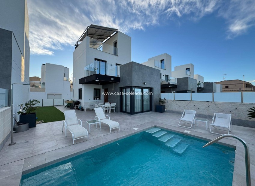 Herverkoop - Villa - Torrevieja - Los Balcones