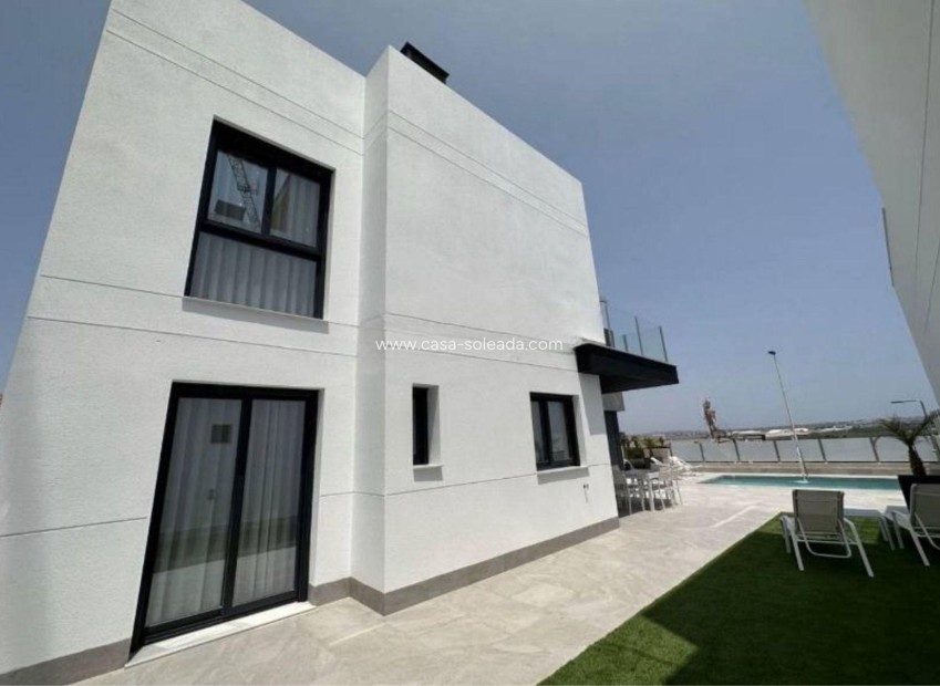 Herverkoop - Villa - Torrevieja - Los Balcones