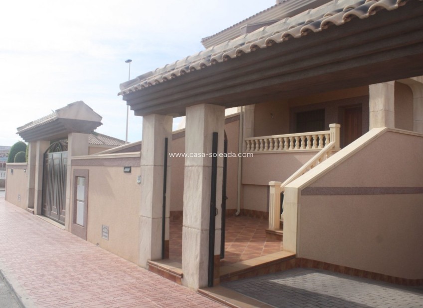 Obra nueva - Adosado - Torrevieja