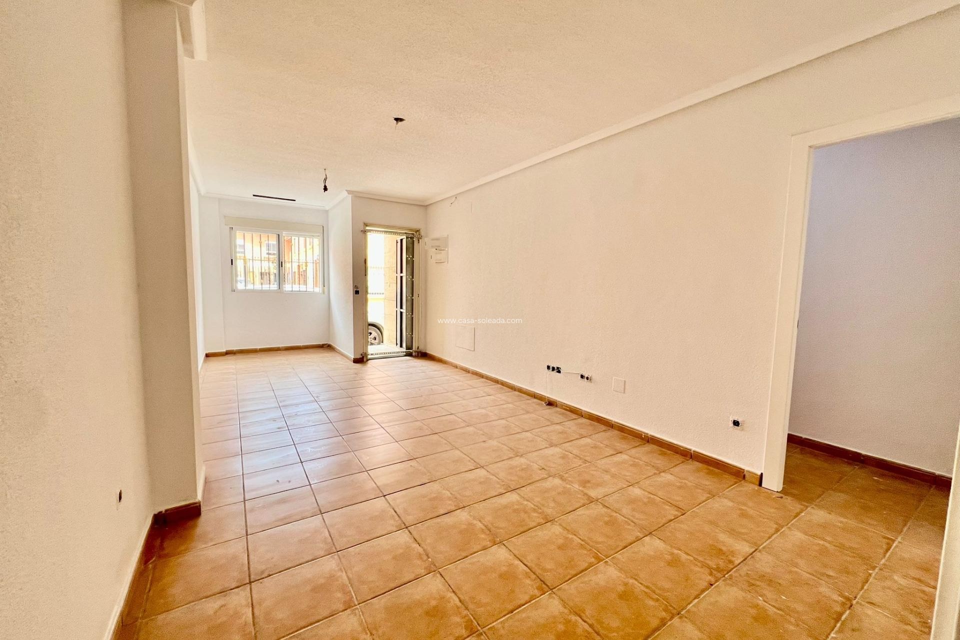 Resale - Apartment / flat - Catral - Comunidad Valenciana