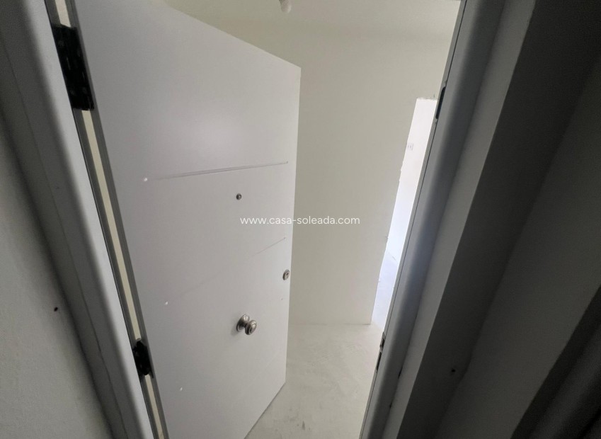 Resale - Apartment / flat - Torrevieja - Acequion