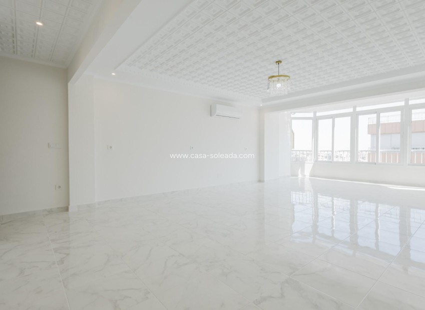 Resale - Apartment / flat - Torrevieja - Acequion