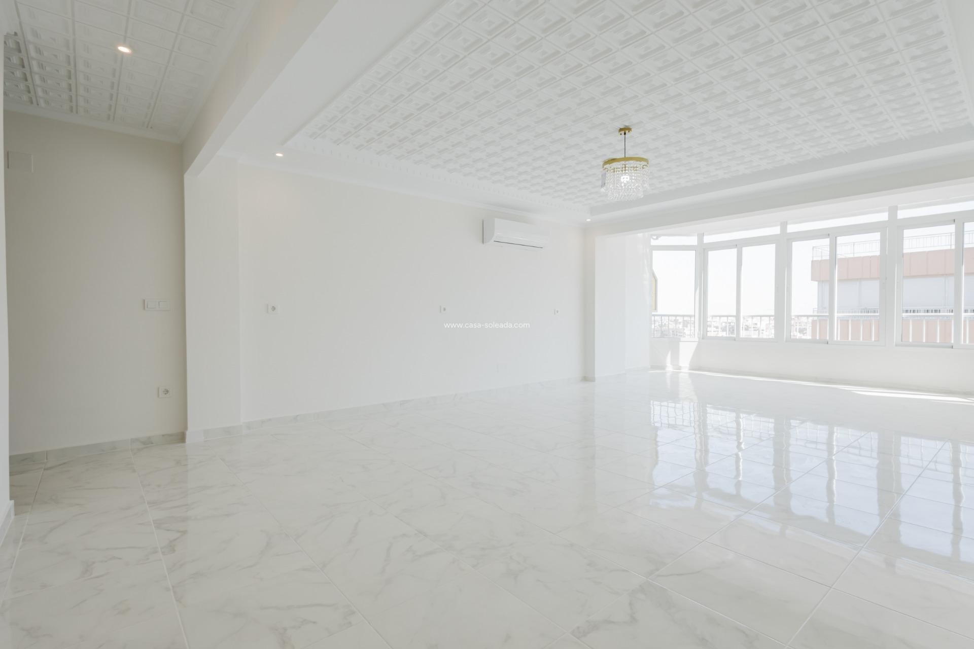 Resale - Apartment / flat - Torrevieja - Acequion