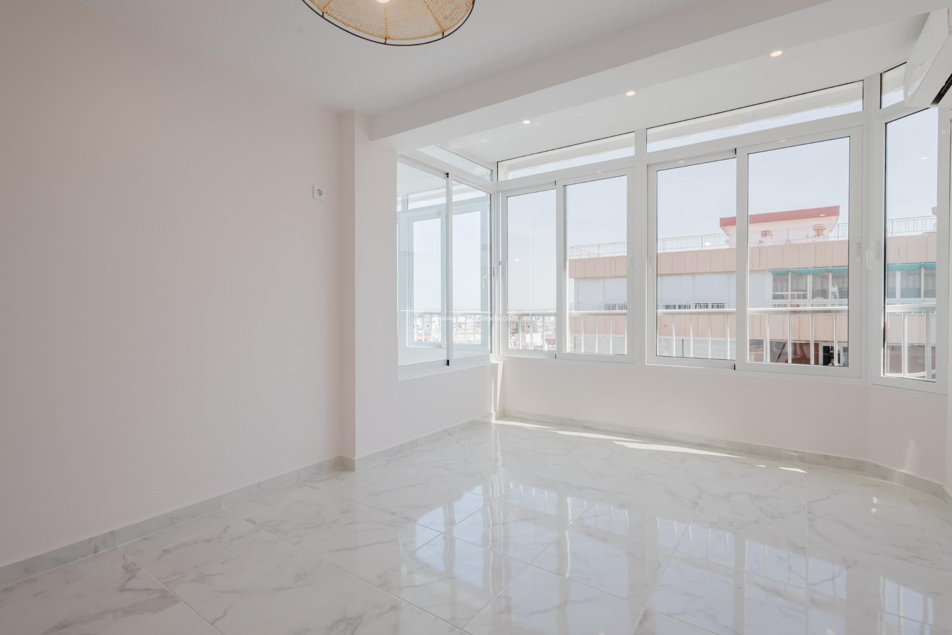 Resale - Apartment / flat - Torrevieja - Acequion
