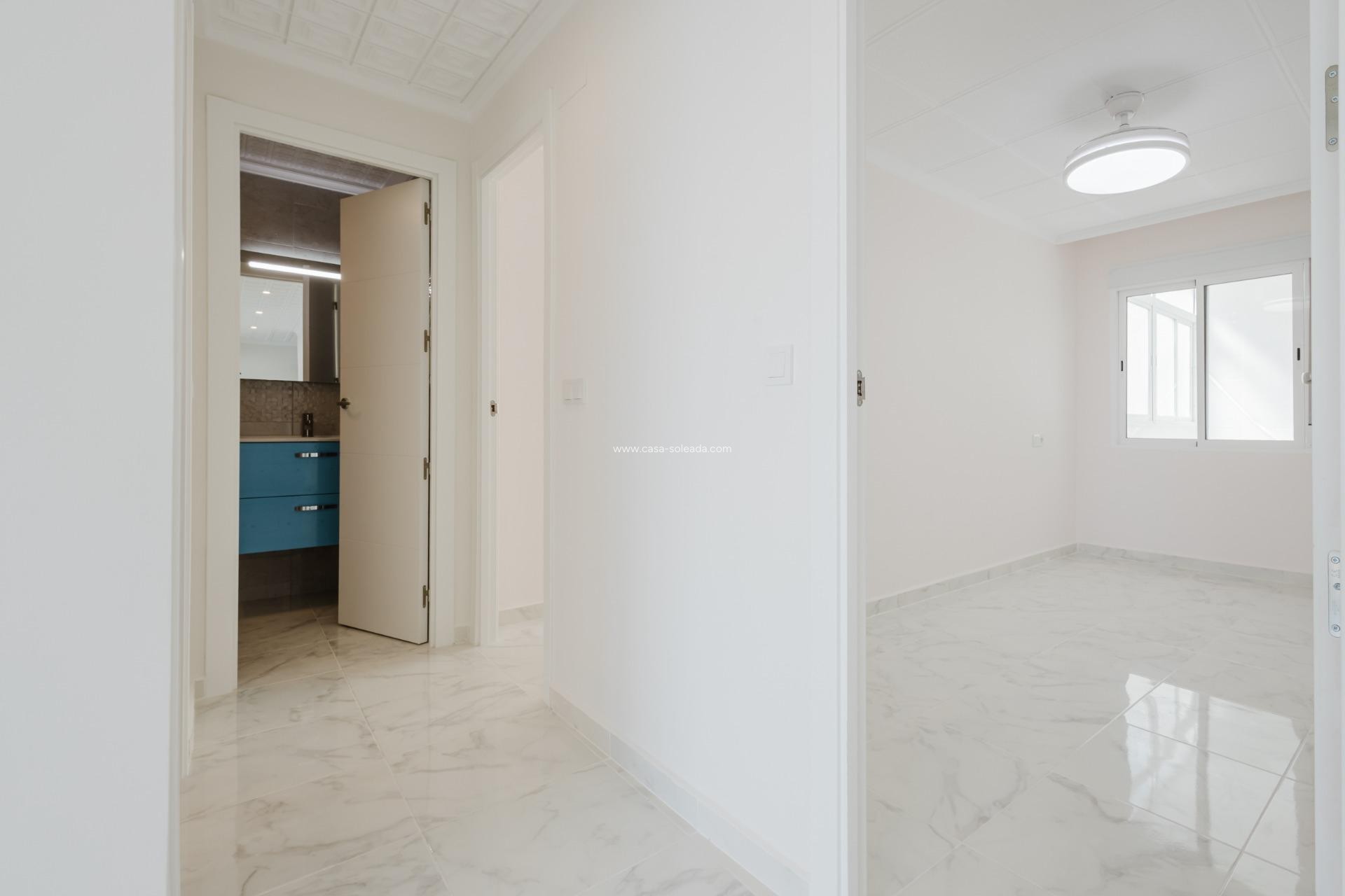 Resale - Apartment / flat - Torrevieja - Acequion