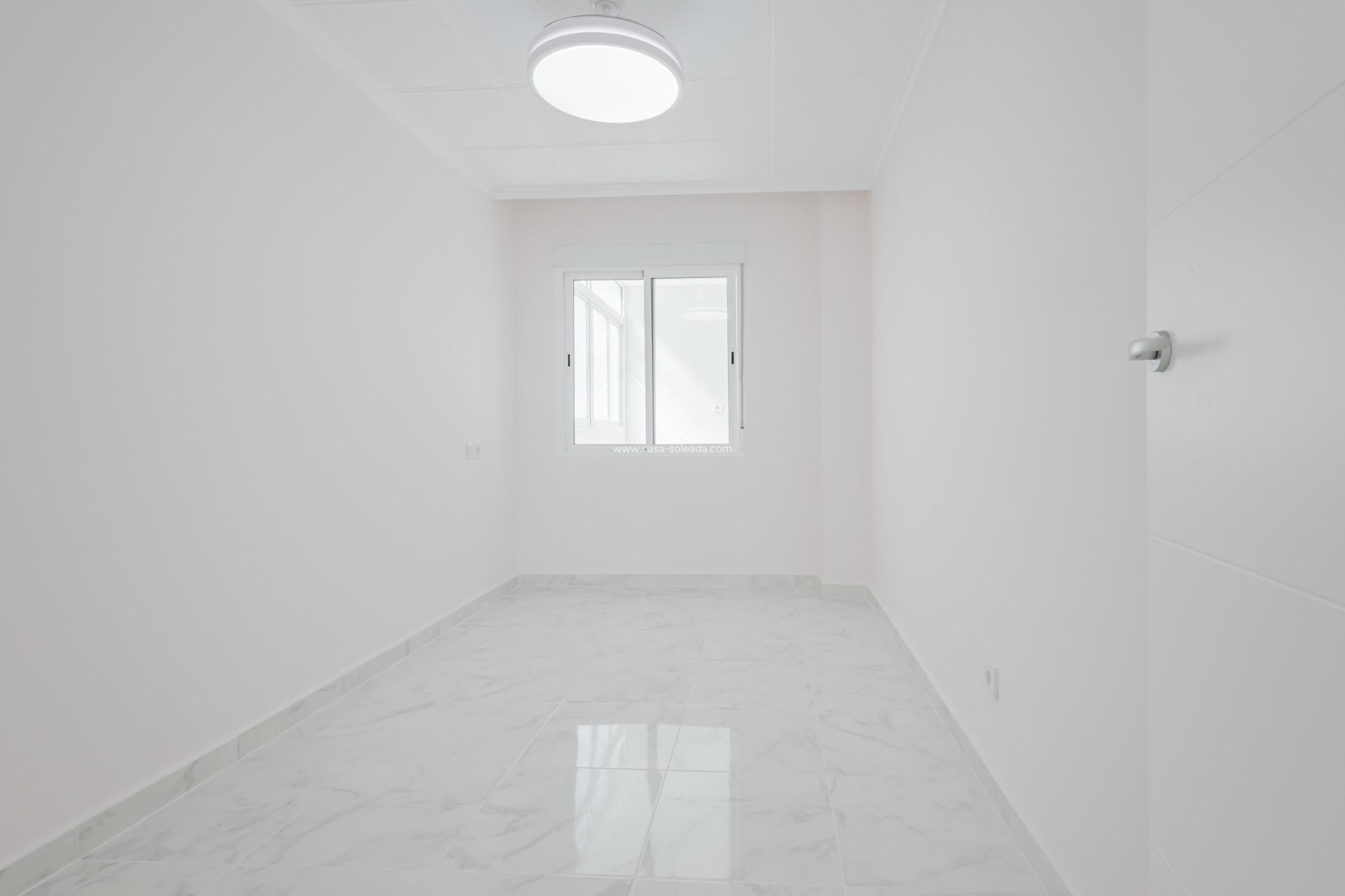 Resale - Apartment / flat - Torrevieja - Acequion