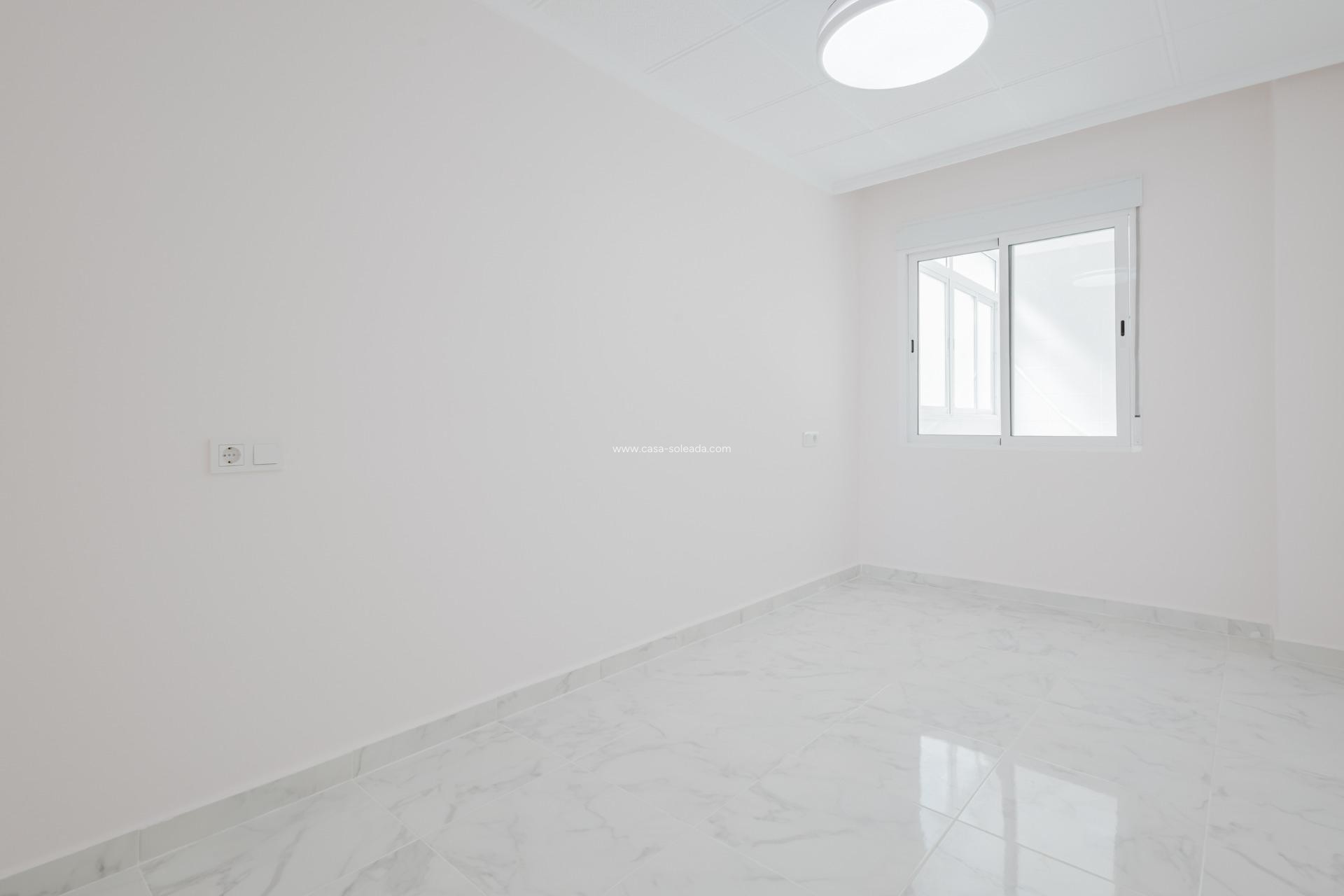 Resale - Apartment / flat - Torrevieja - Acequion