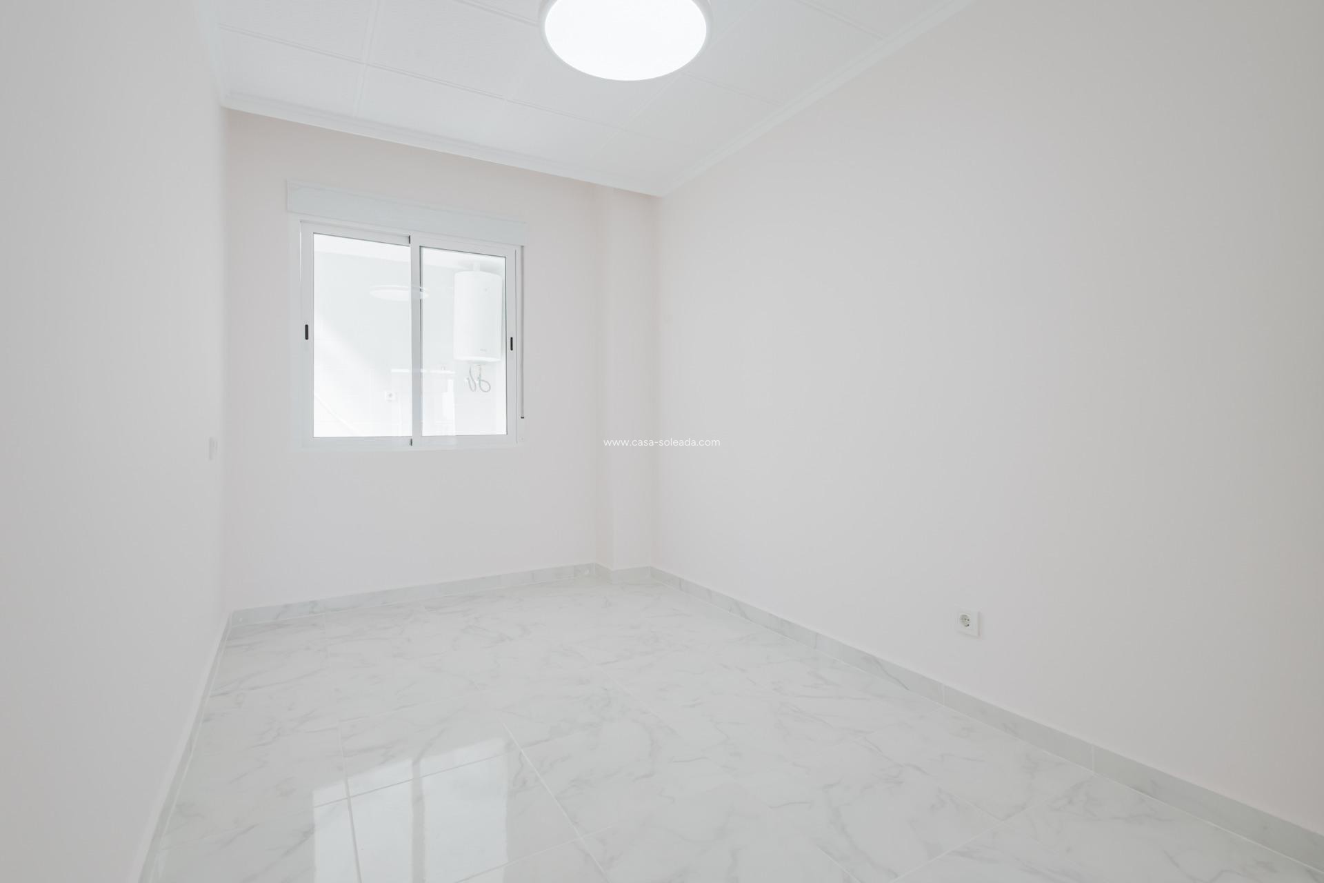 Resale - Apartment / flat - Torrevieja - Acequion