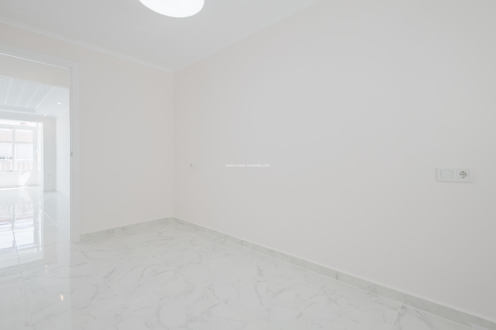 Resale - Apartment / flat - Torrevieja - Acequion