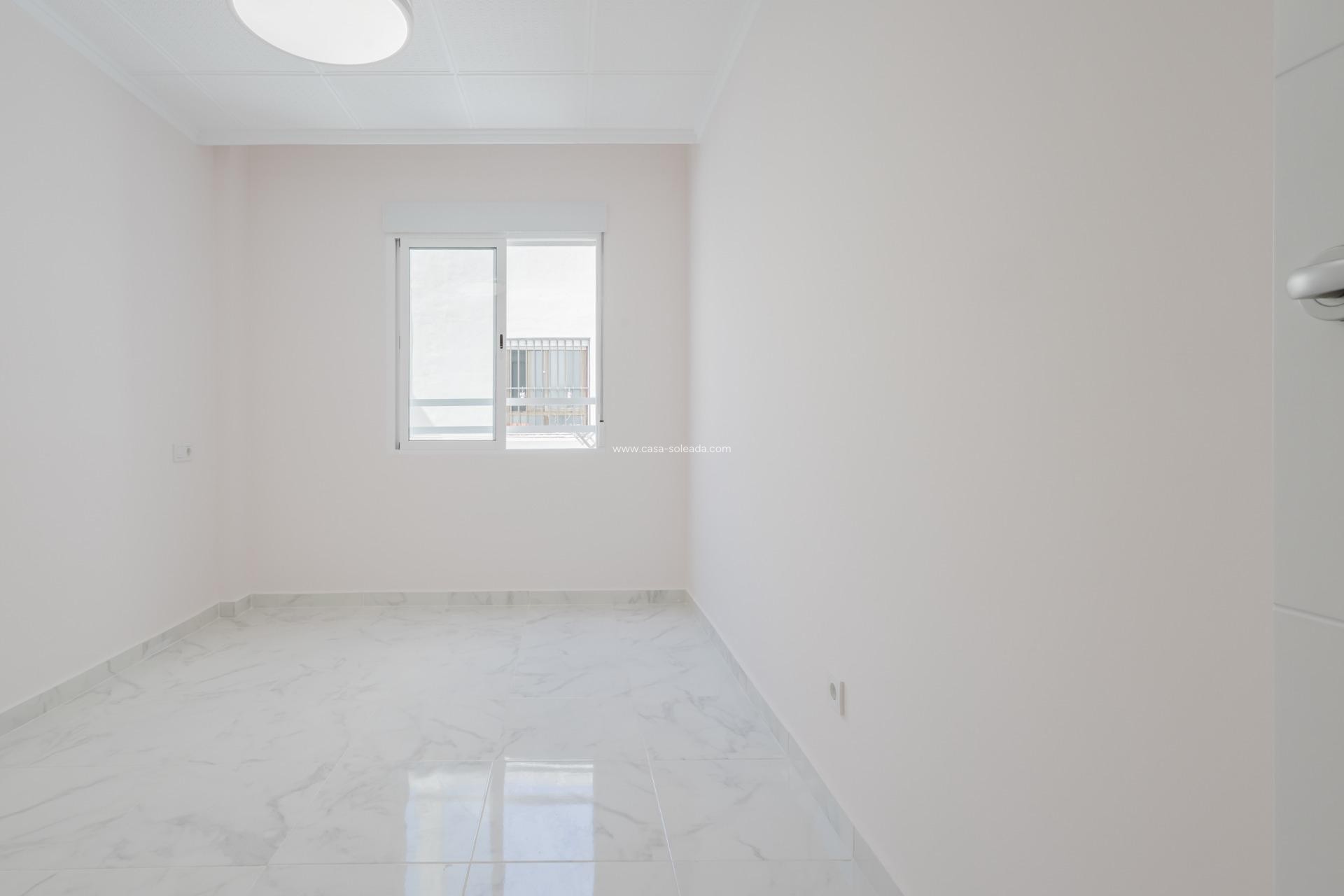 Resale - Apartment / flat - Torrevieja - Acequion