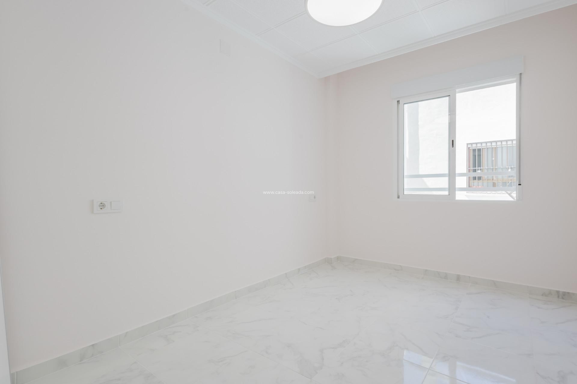 Resale - Apartment / flat - Torrevieja - Acequion