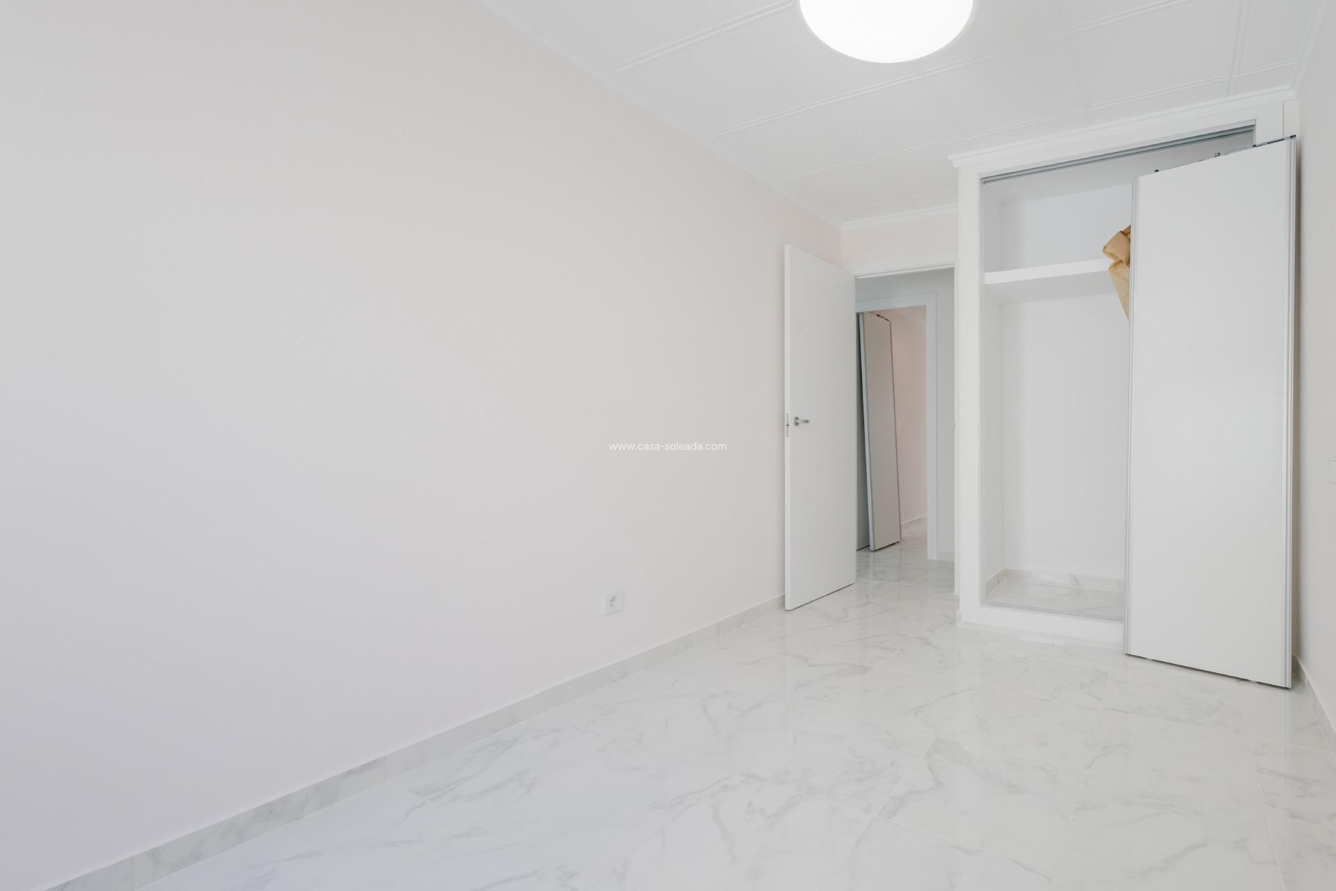 Resale - Apartment / flat - Torrevieja - Acequion
