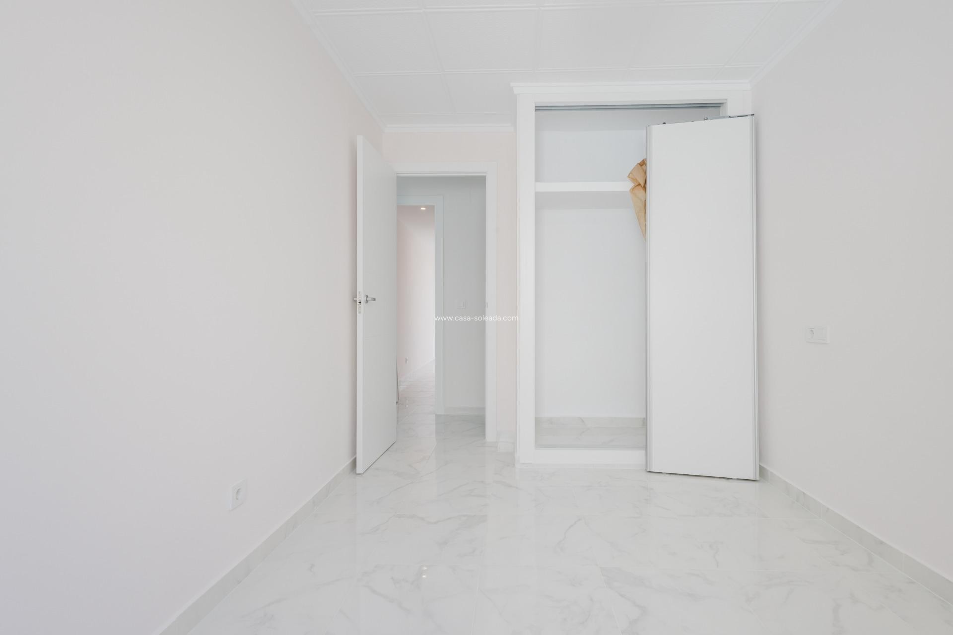 Resale - Apartment / flat - Torrevieja - Acequion
