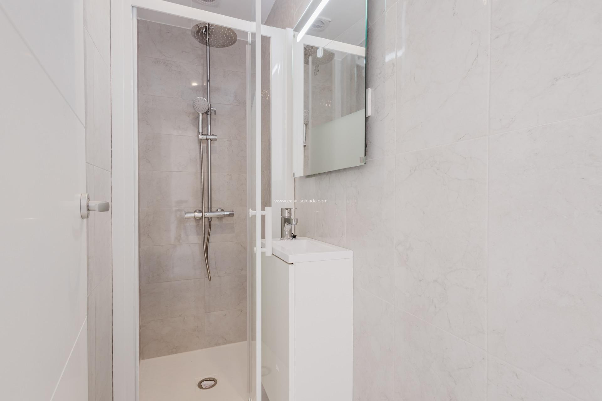 Resale - Apartment / flat - Torrevieja - Acequion