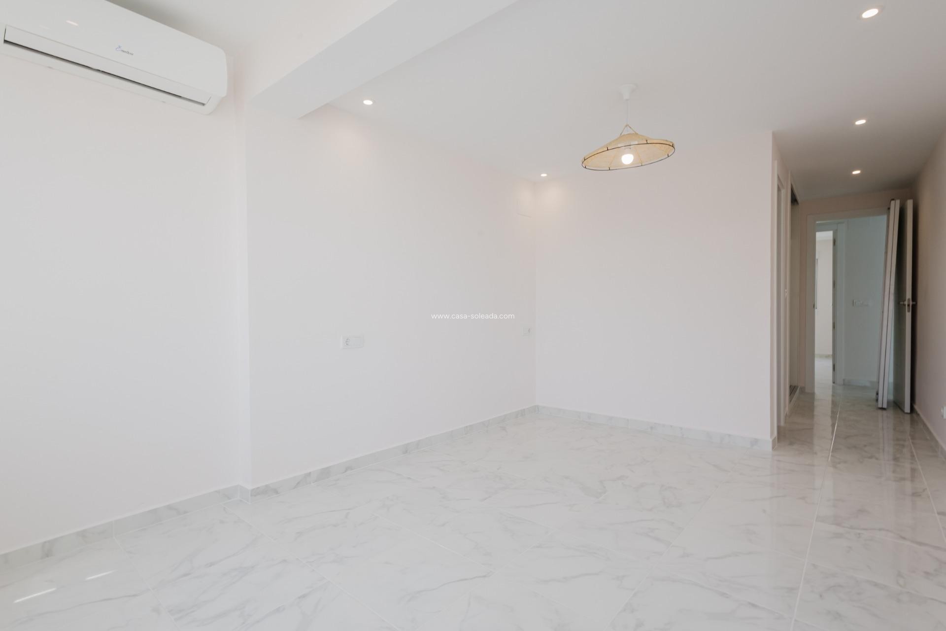 Resale - Apartment / flat - Torrevieja - Acequion