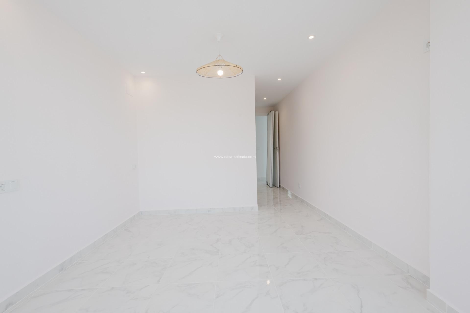Resale - Apartment / flat - Torrevieja - Acequion