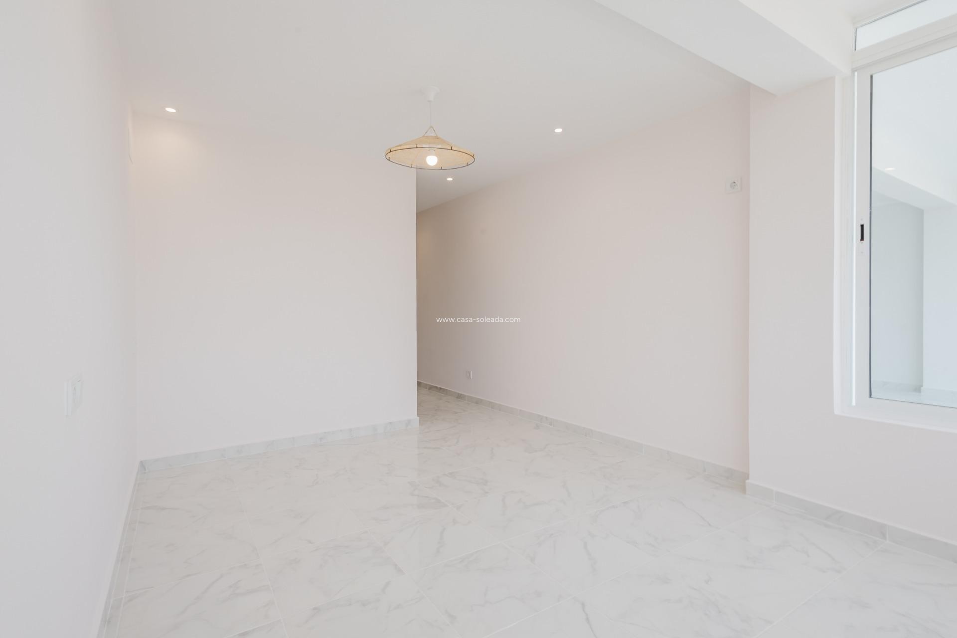 Resale - Apartment / flat - Torrevieja - Acequion
