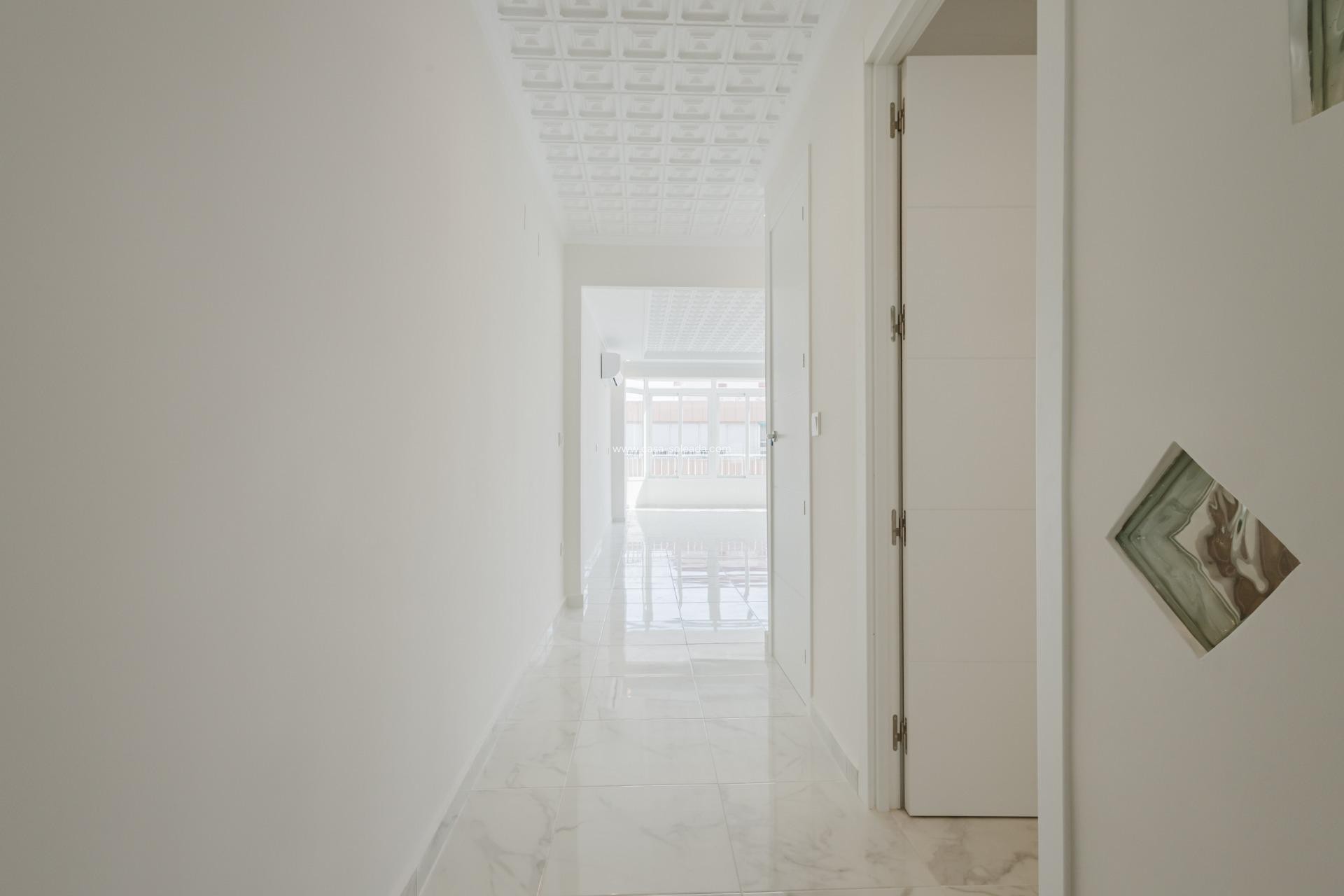 Resale - Apartment / flat - Torrevieja - Acequion
