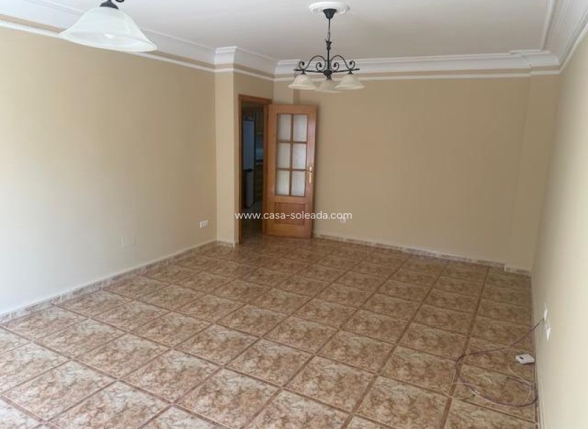 Resale - Apartment / flat - Torrevieja - Center