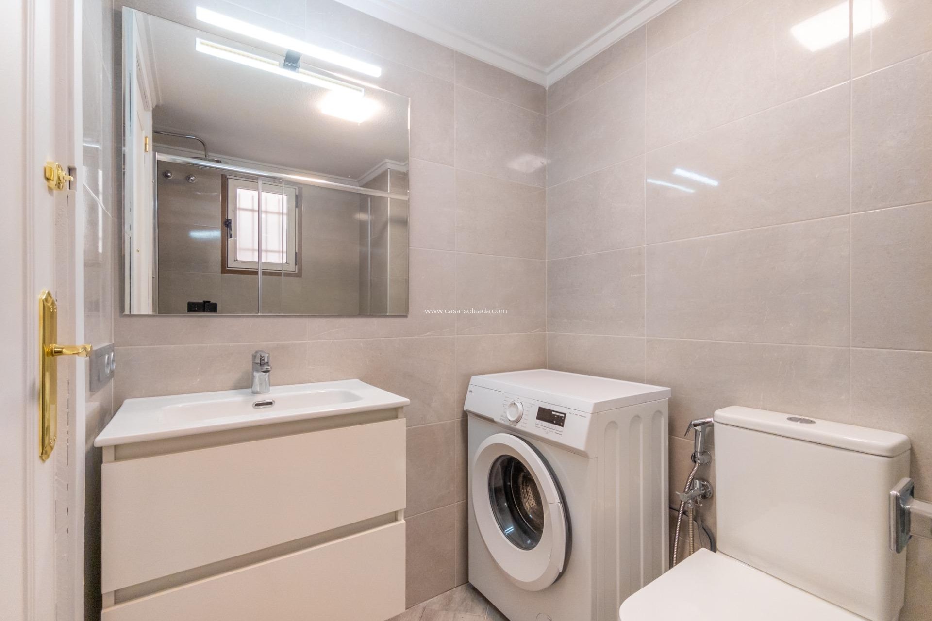 Resale - Apartment / flat - Torrevieja - Center