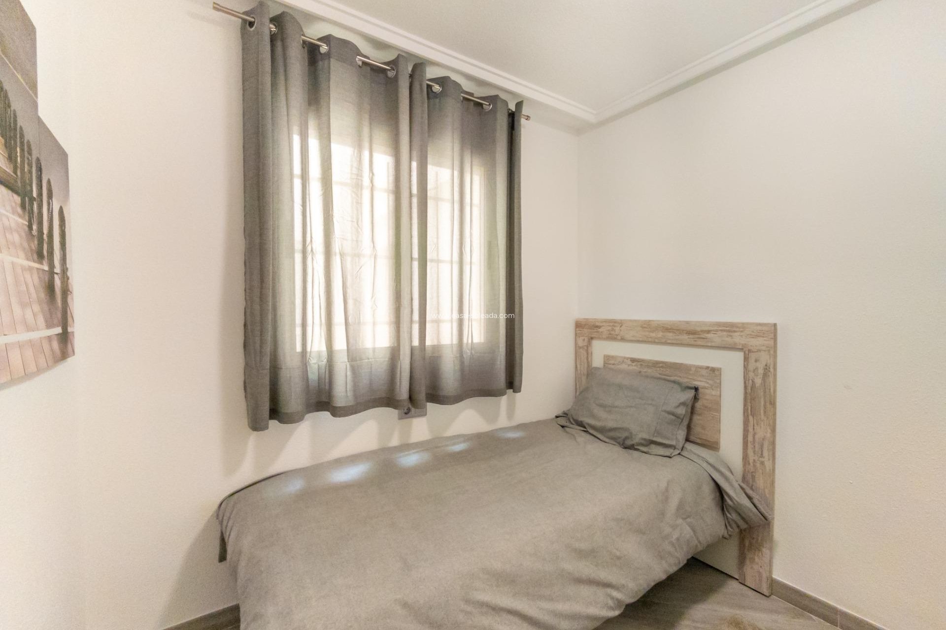 Resale - Apartment / flat - Torrevieja - Center