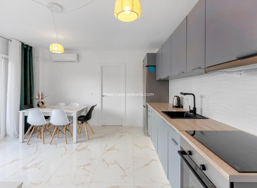 Resale - Apartment / flat - Torrevieja - La Mata