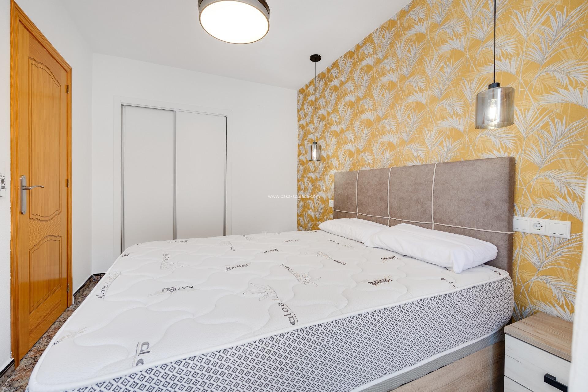 Resale - Apartment / flat - Torrevieja - Playa De Los Naufragos