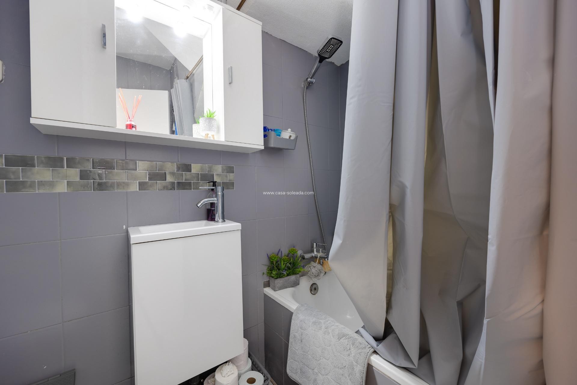 Resale - Apartment / flat - Torrevieja - San Luis