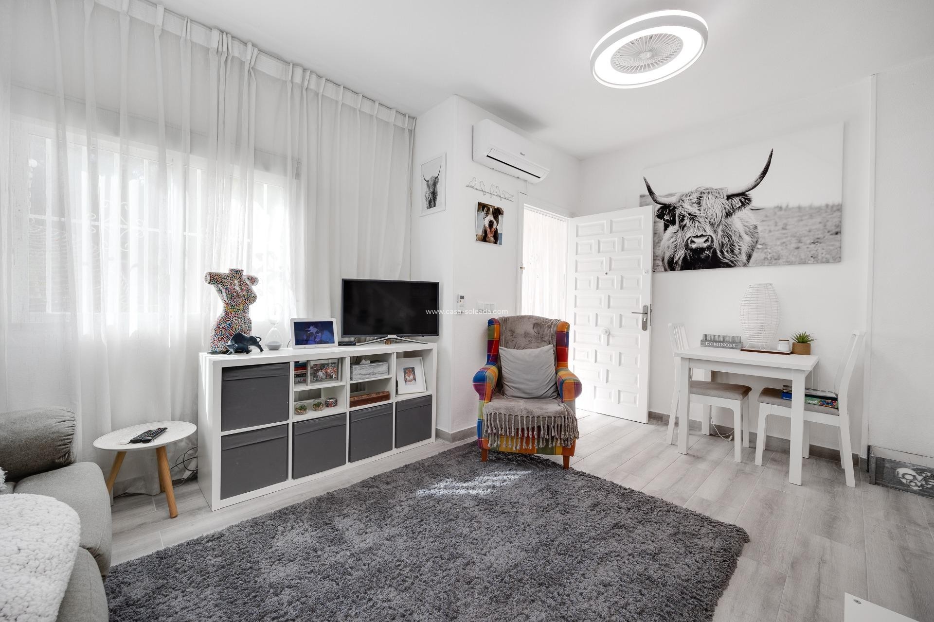 Resale - Apartment / flat - Torrevieja - San Luis
