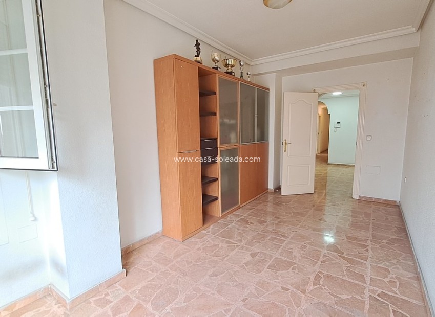 Resale - Apartment / flat - Torrevieja