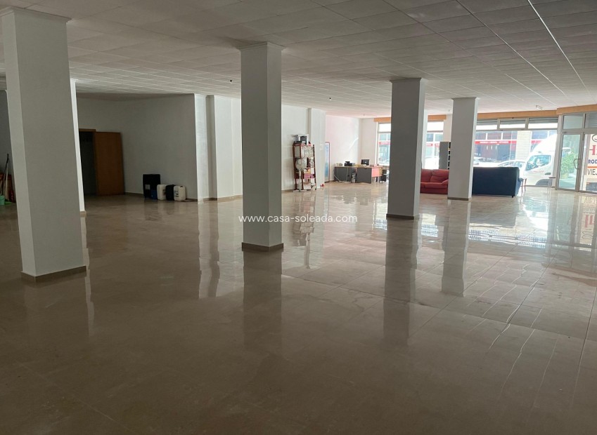 Resale - Commercial - Torrevieja - Playa de los Locos