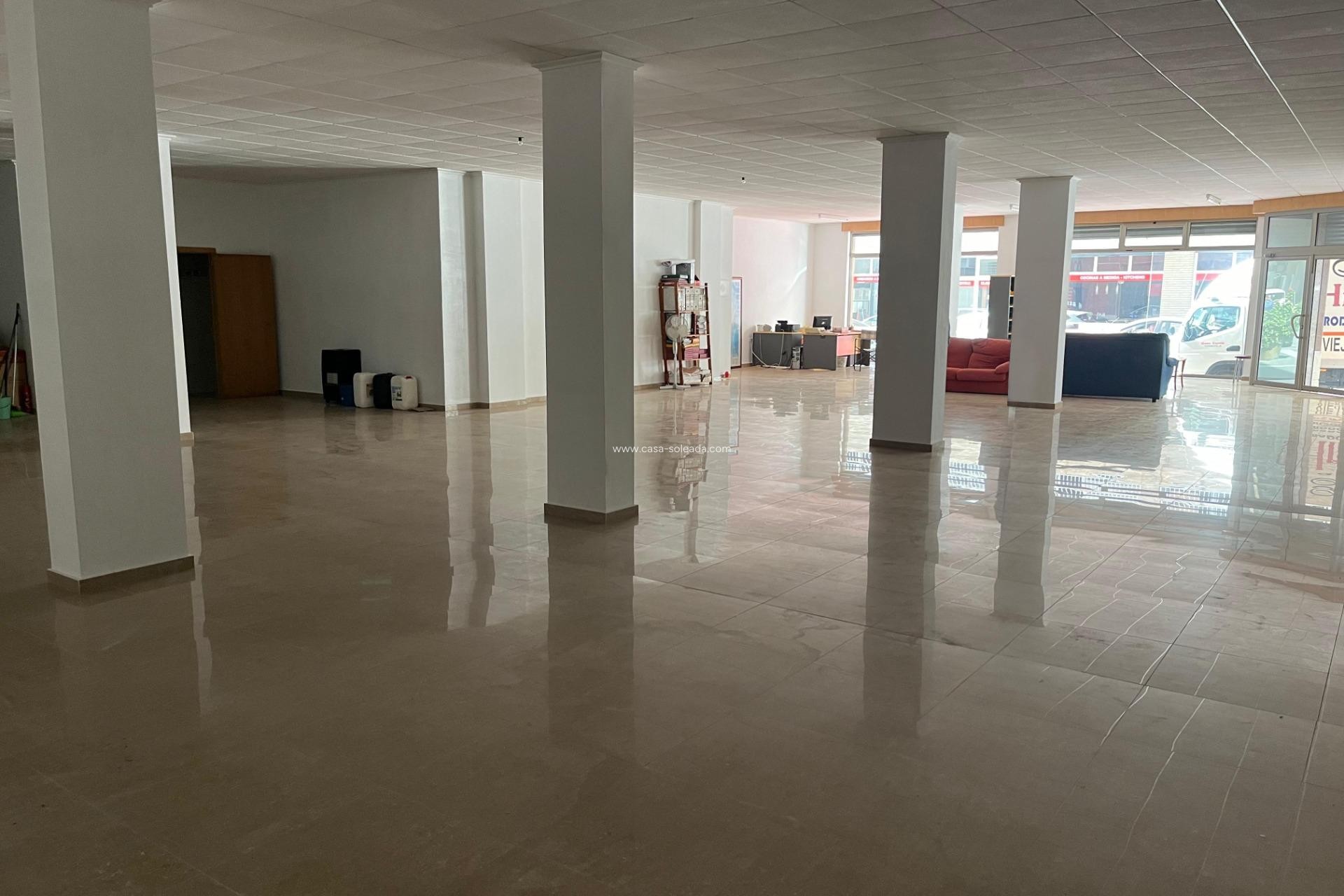 Resale - Commercial - Torrevieja - Playa de los Locos