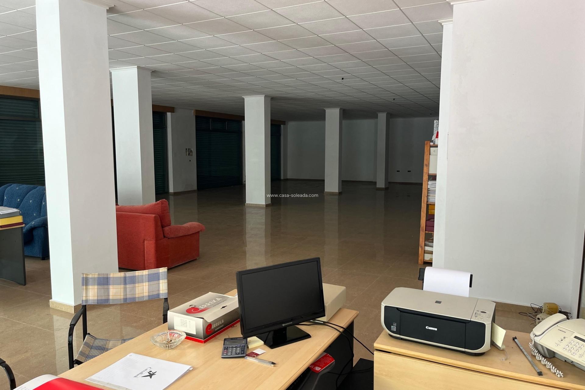 Resale - Commercial - Torrevieja - Playa de los Locos