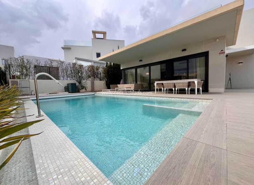 Resale - Villa - Dehesa De Campoamor