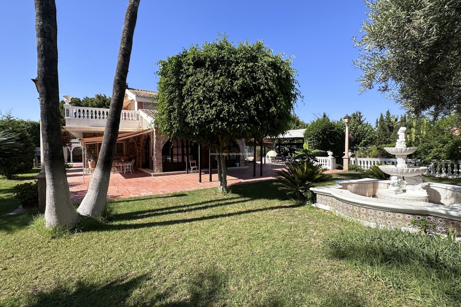 Resale - Villa - Elche