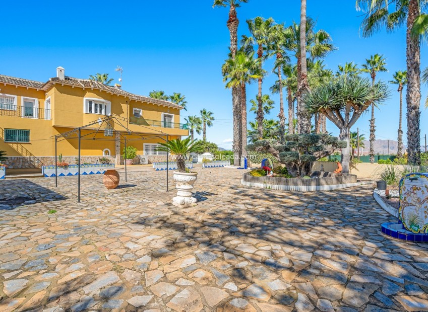 Resale - Villa - Jacarilla