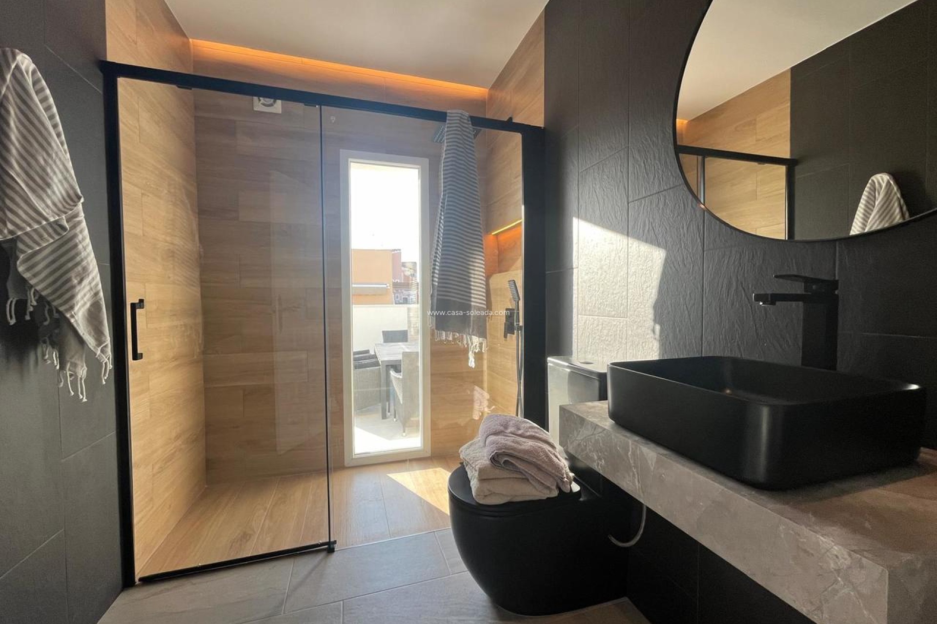 Resale - Villa - La Siesta