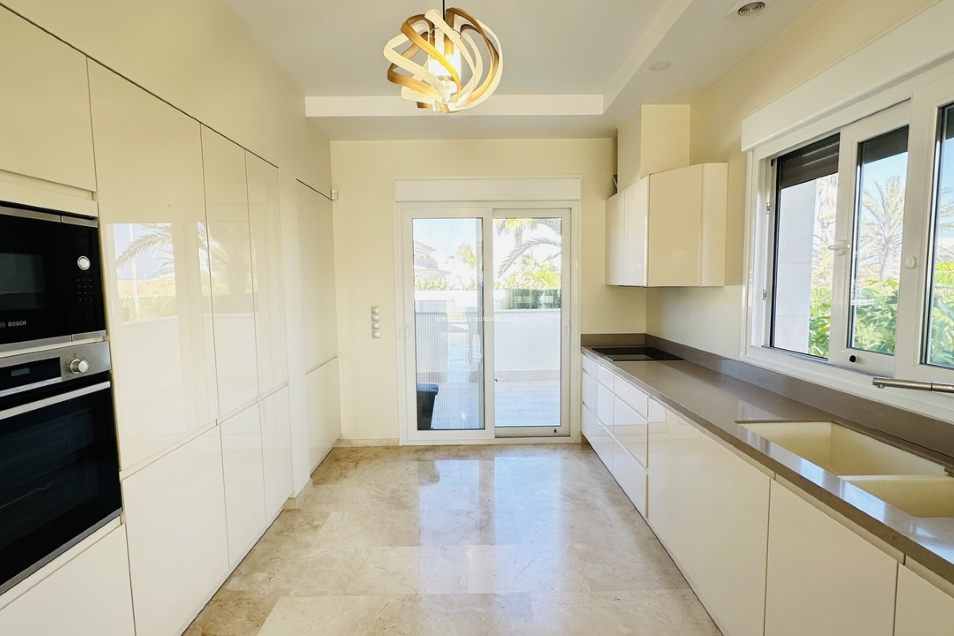 Resale - Villa - La Zenia