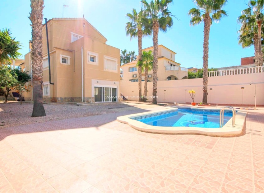 Resale - Villa - La Zenia