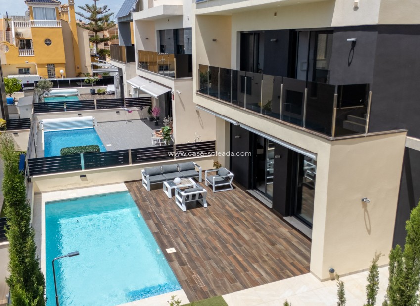 Resale - Villa - Orihuela Costa - Lomas de Cabo Roig