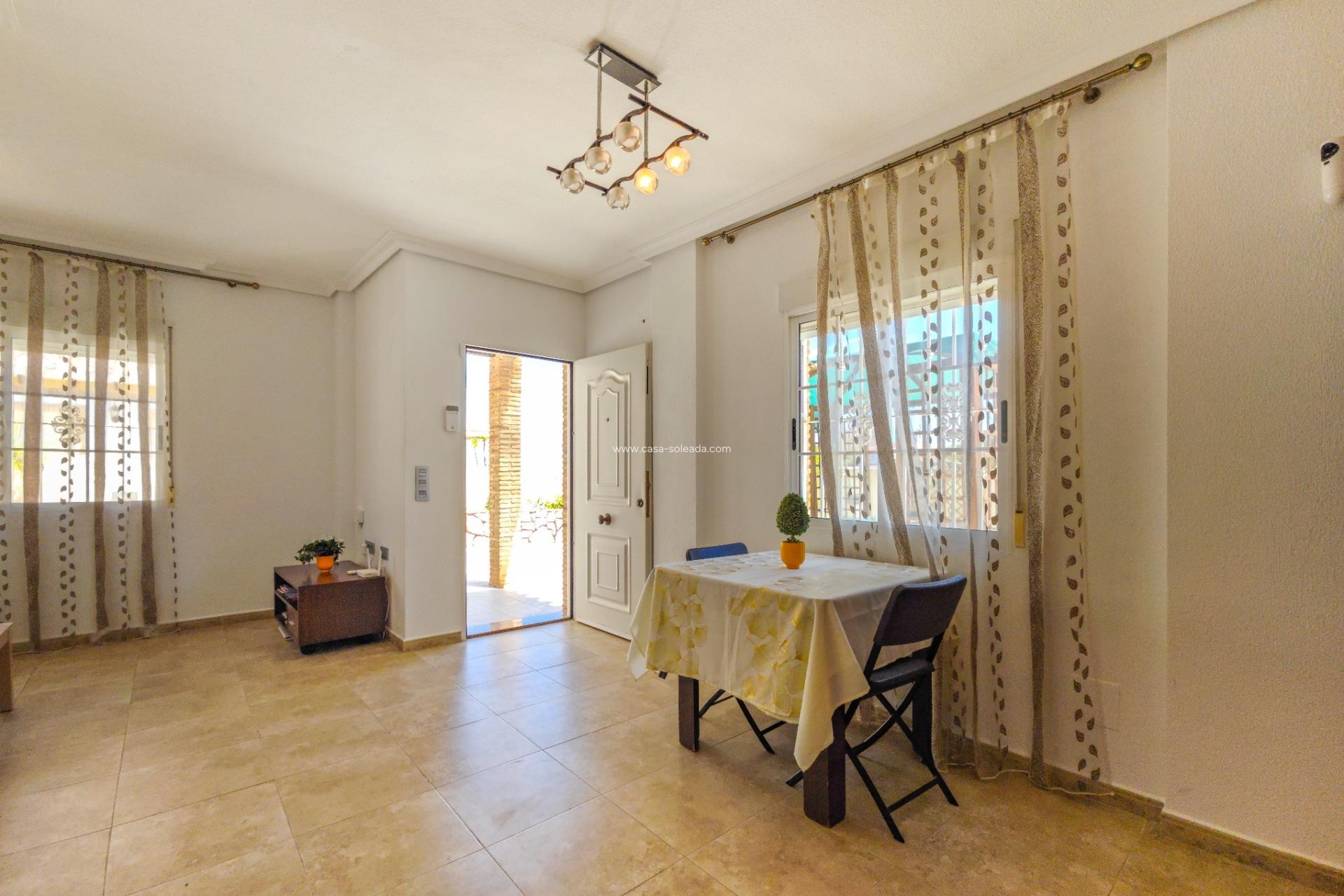 Resale - Villa - Torrevieja - La Mata
