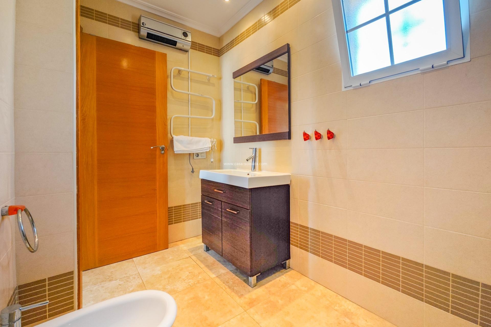 Resale - Villa - Torrevieja - La Mata