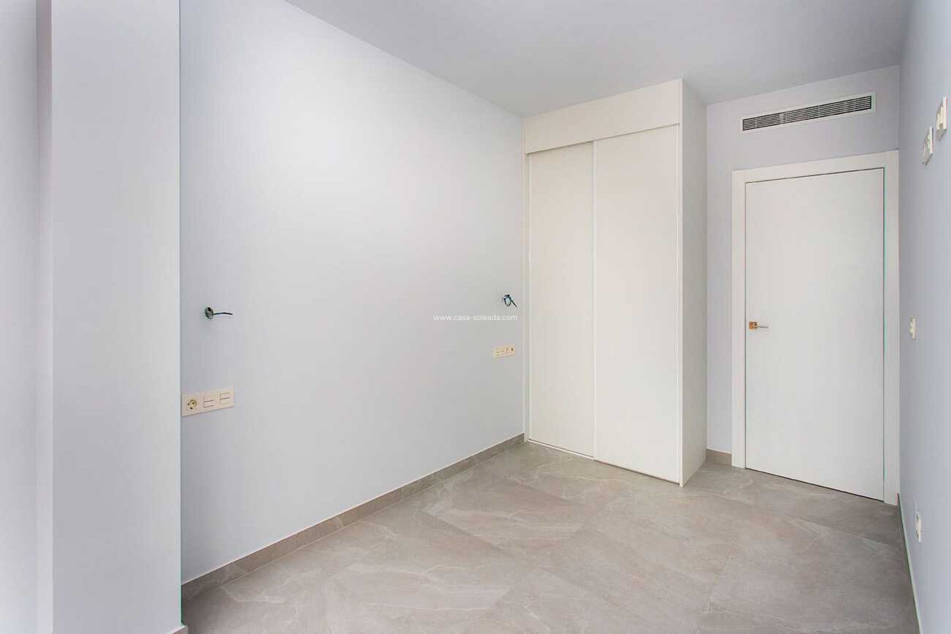 Reventa - Apartamento / piso - Torrevieja - Center